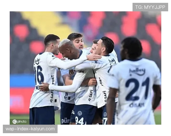 费内巴切前场核心状态出色 阿克图科格卢梅开二度难救主