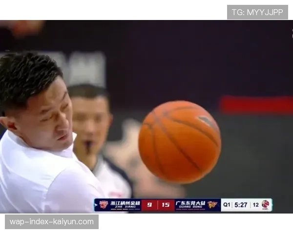 杜锋情绪管控现改善 减少咆哮后球员紧张感明显缓解 杜锋情绪管控现改善 减少咆哮后球员紧张感明显缓解